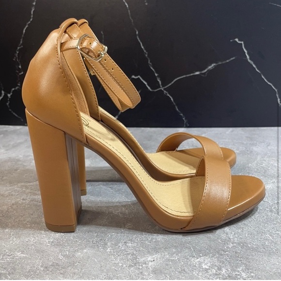 Derek Heart Heels Tan Size 6m - Picture 3 of 5